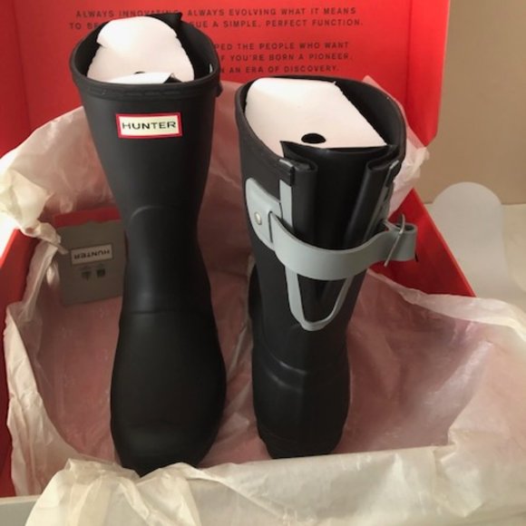 Hunter Original Short Back Adjustable Rain Black Boot. Size: 8, 39 - Picture 3 of 11